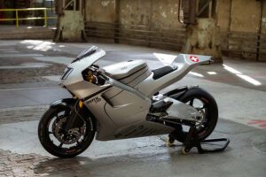 Vosta cenital de una moto Suter MMX 500 gris
