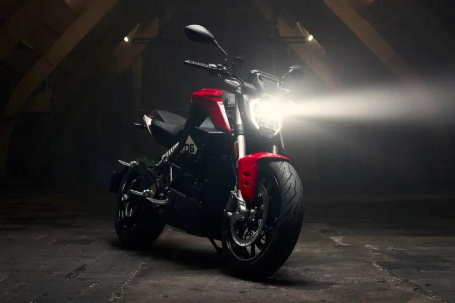 Zero SR/F: 20 años de electricidad a máxima potencia Un modelo 2027 de la moto Zero SR/F