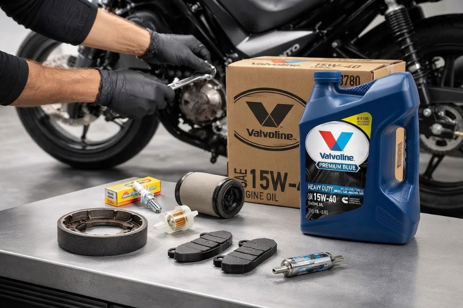 Una imagen creada por IA muestra una botella de aceite frente a manos que trabajan en una moto