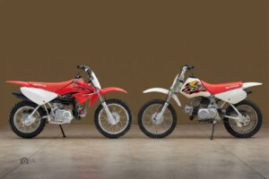 Dos modelos históricos de motocross Honda 70cc enfrentados