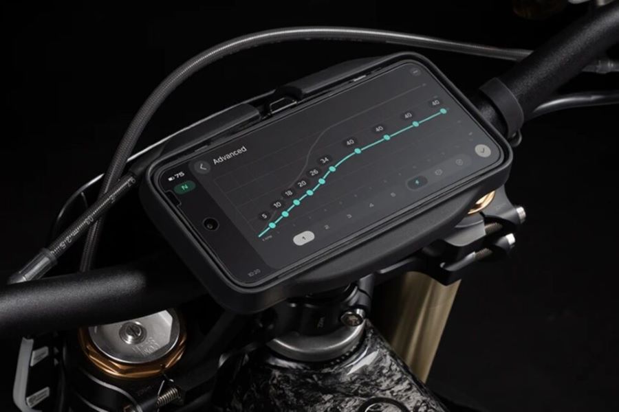 pantalla digital de una moto Stark VARG SM Sköll