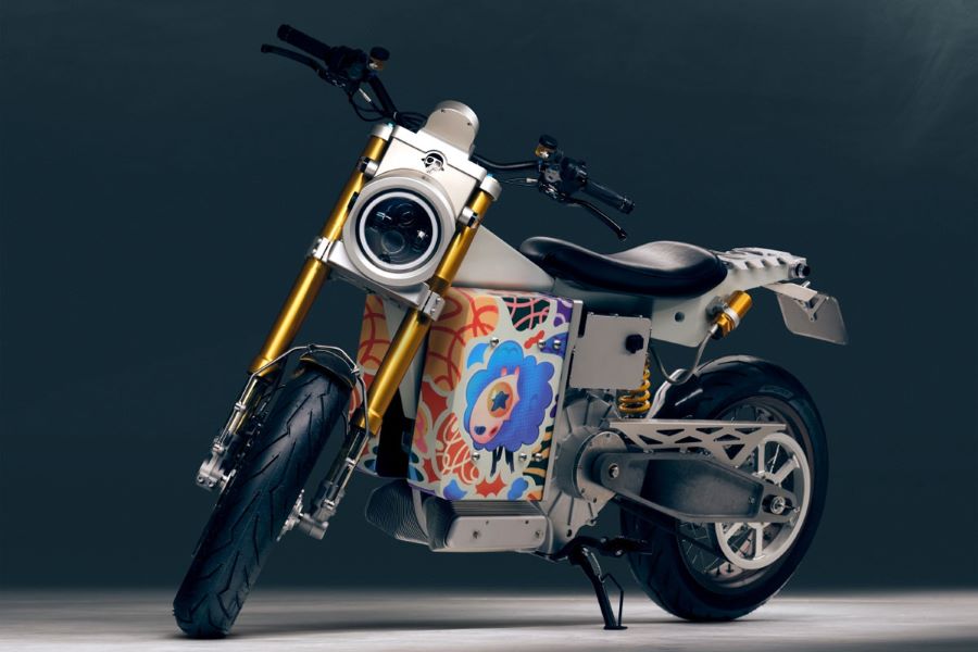 Blacksheep One: la moto eléctrica sin un solo cable Lateral izquiedo en perspectiva delantera de una moto Blacksheep One
