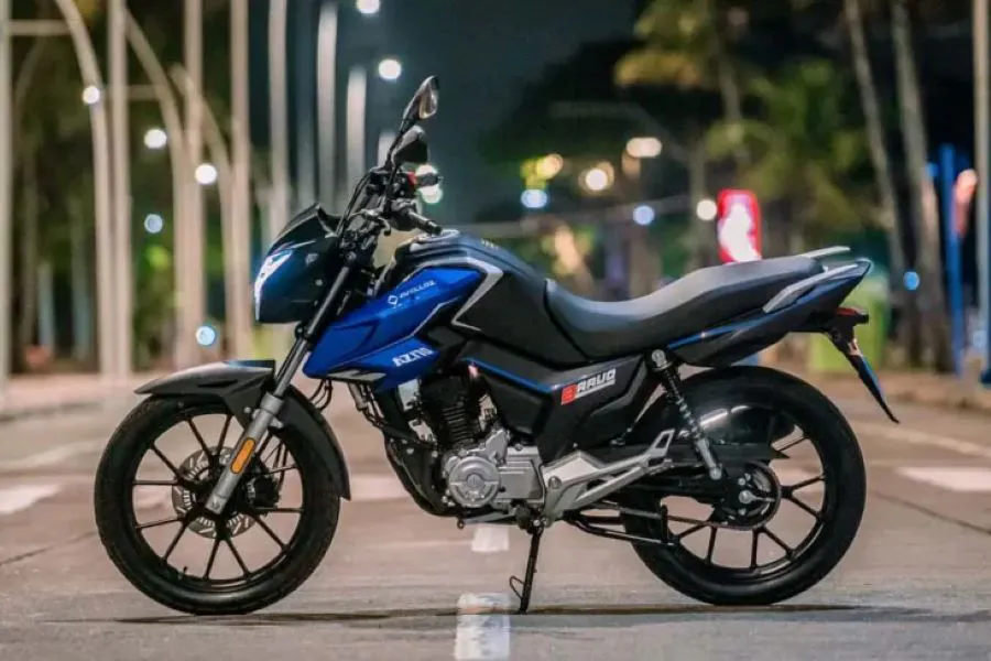 Lateral izquierdo de una moto Avelloz AZ170 Bravo azul