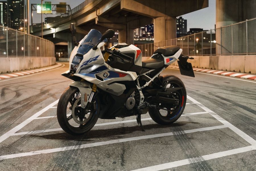 La versión blanca de la BMW F 450 RR