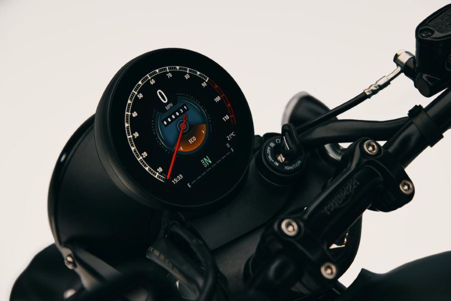 La Triumph Bonneville T40 baja de cilindrada sin perder aura Tablero circular de la Triumph Bonneville T40 Black