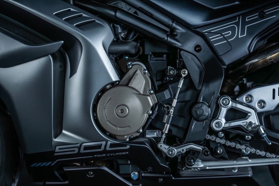 El motor de cuatro cilindros de la CFMoto 500SR