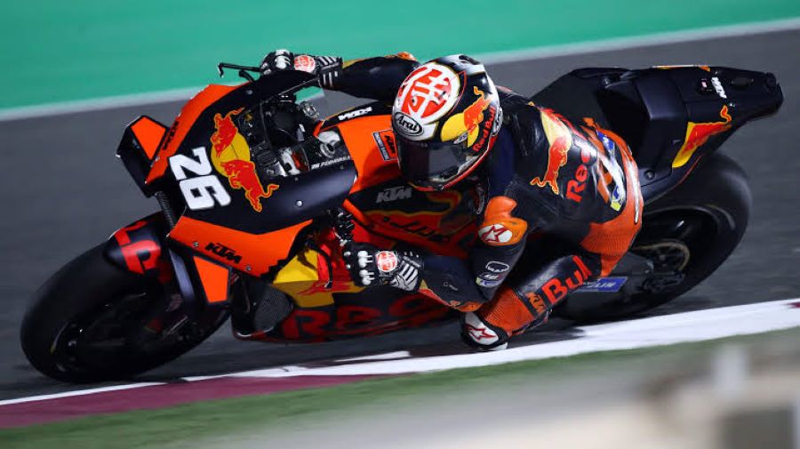 Vista cenital de Dani Pedrosa y su moto número 26 en pista