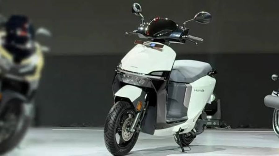 Perspectiva de un scooter Honda QC3