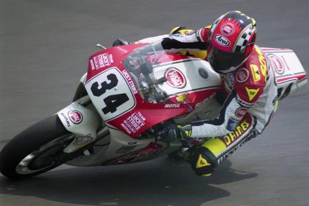 Kevin Schwantz sobre una Suzuki con el típico número 34