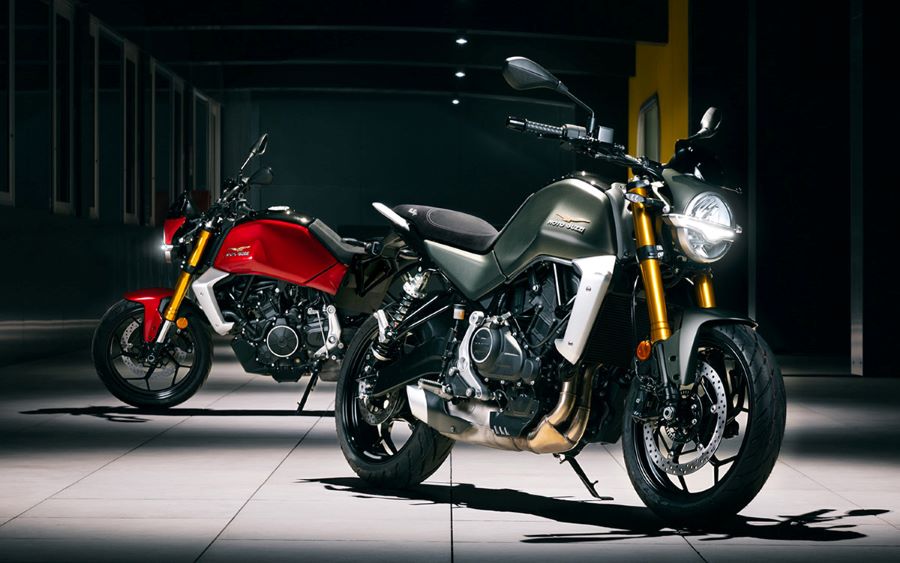 Dos ejemplares de la Moto Guzzi The Trip 500