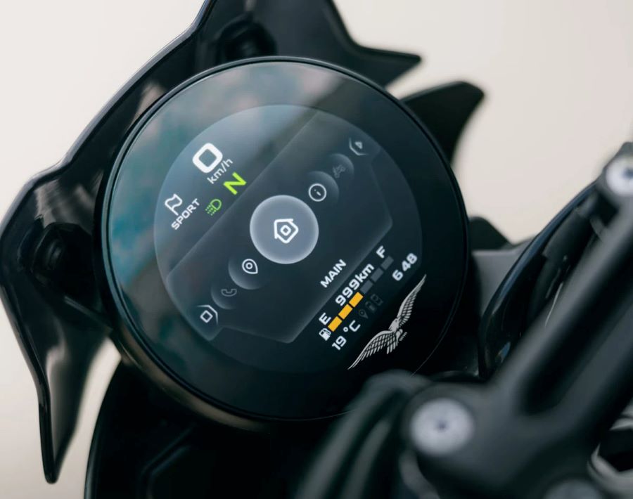 Pantalla TFT circular de la Moto Guzzi The Trip 500