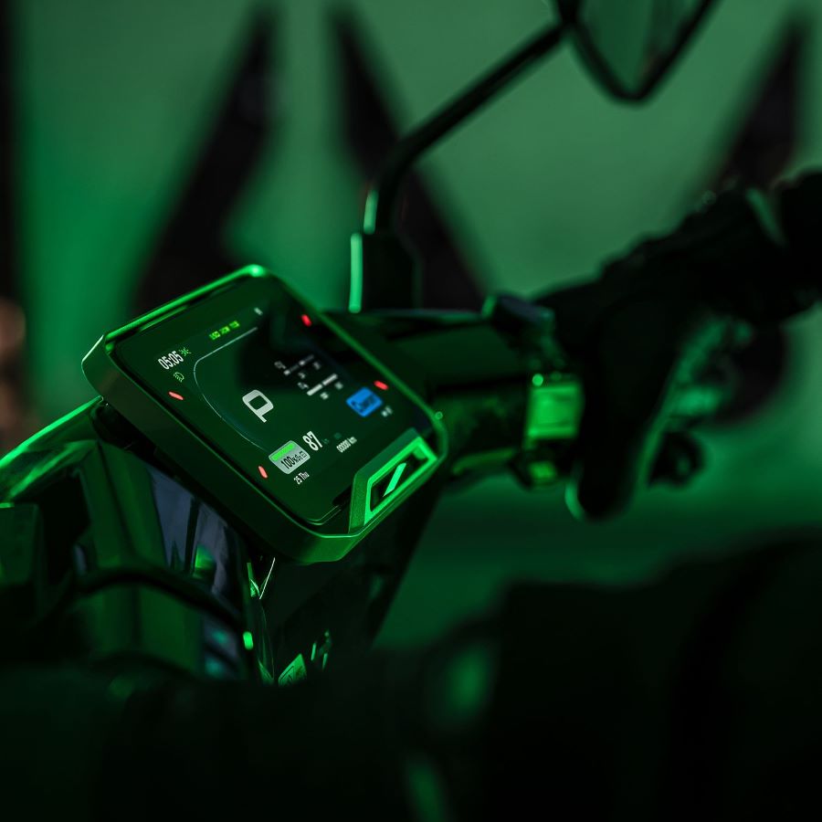 Pantalla TFT de una NIU FQiX 150 Razer