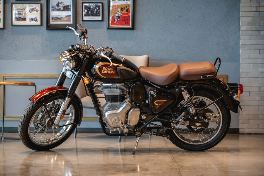 Lateral izquierdo de una moto Royal Enfield Classic 350