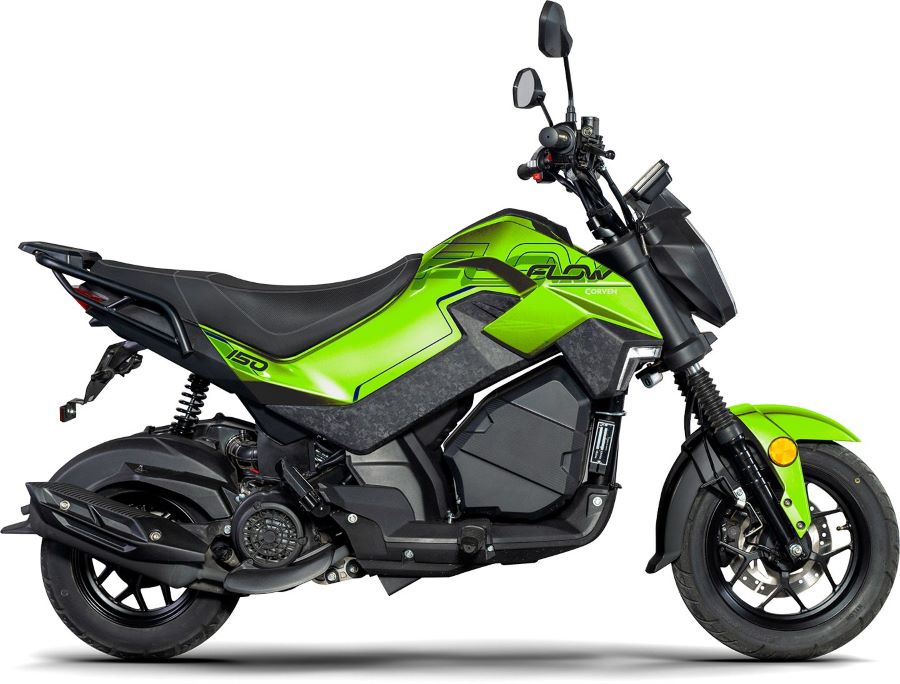 Lateral derecho de una moto Corven Flow 150 verde