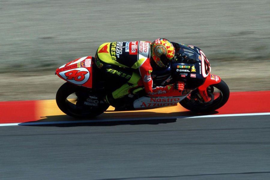 Una moto Aprilia de competición histórica