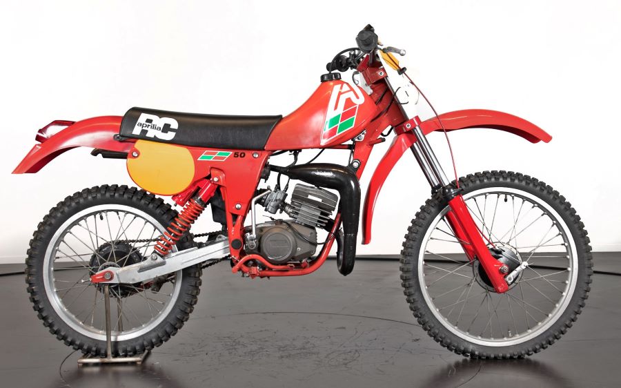 Una moto de motocross Aprilia histórica