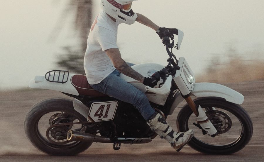 La moto Tamarit Miura, ganadora del Triumph Originals 2026, en acción